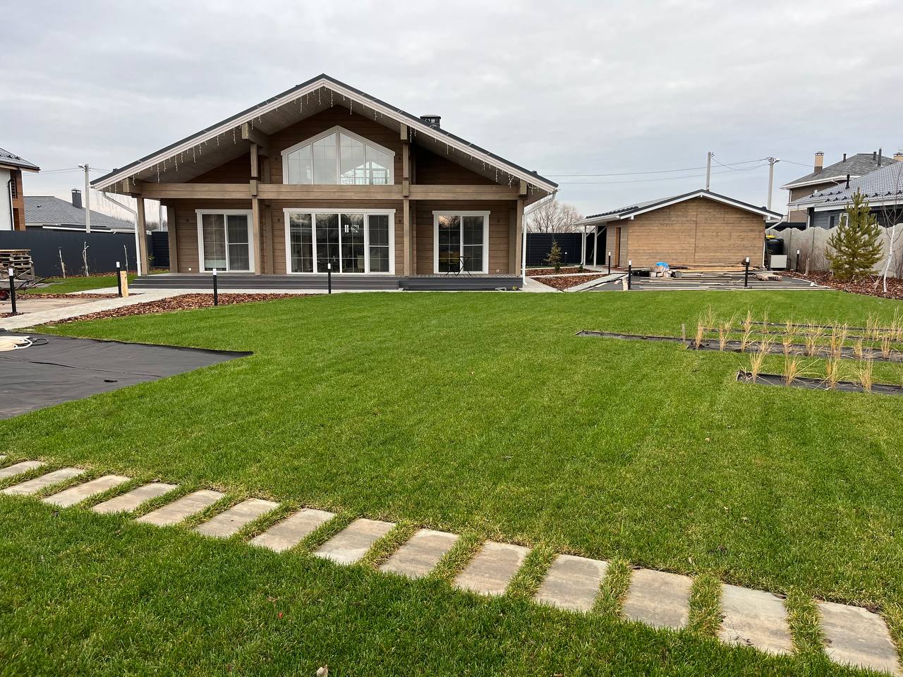 Газон и посадка растений